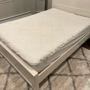 Zippered mattress protector 54x75